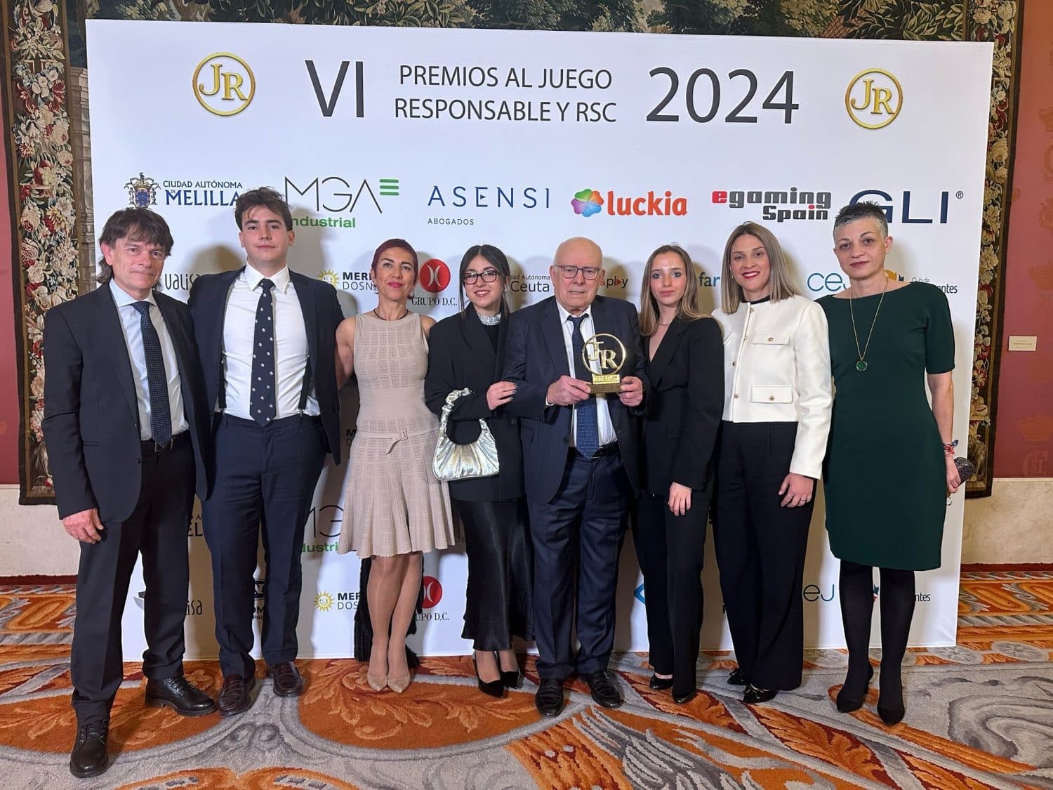 Jesús Álamo, Presidente de Grupo Acrismatic, recibe el premio a la trayectoria profesional en la VI Gala de los premios de Juego Responsable y RSC